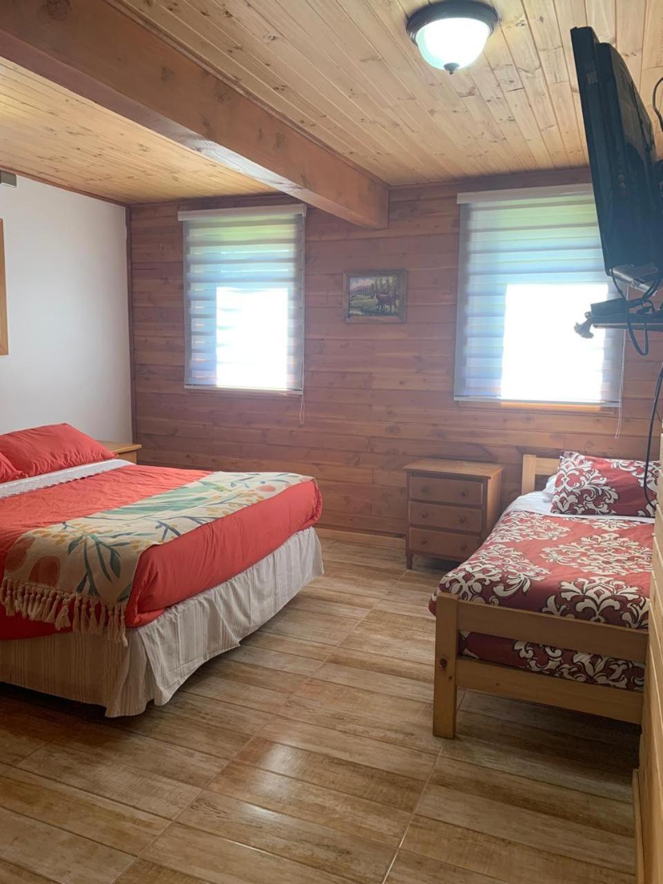 Hostal Tour Пукон Екстер'єр фото