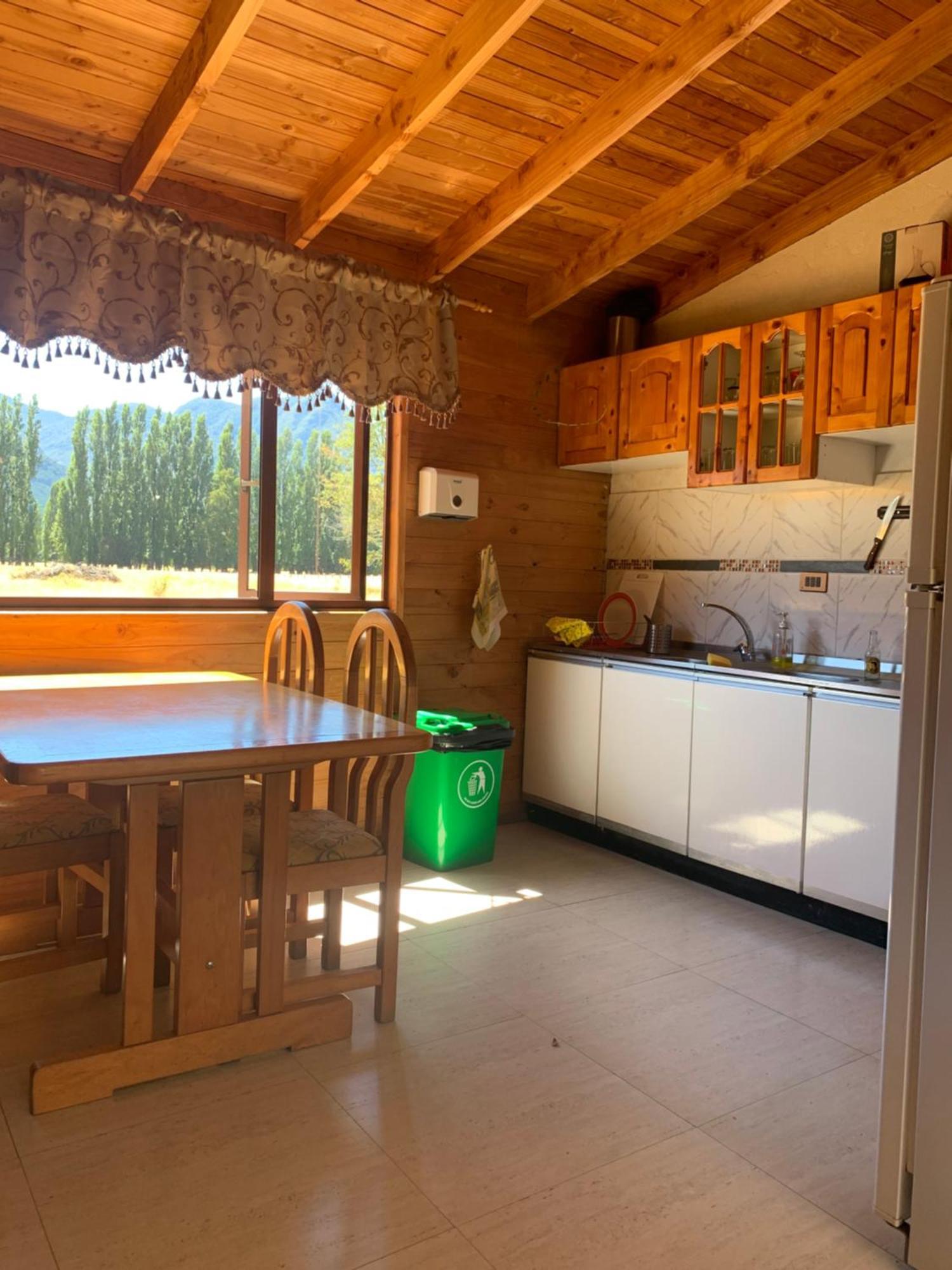 Hostal Tour Пукон Екстер'єр фото