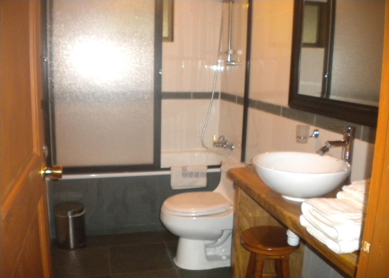 Hostal Tour Пукон Екстер'єр фото